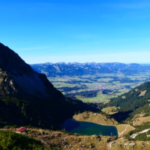 Zu den Gaisalpseen - hier der Blick auf den unteren See